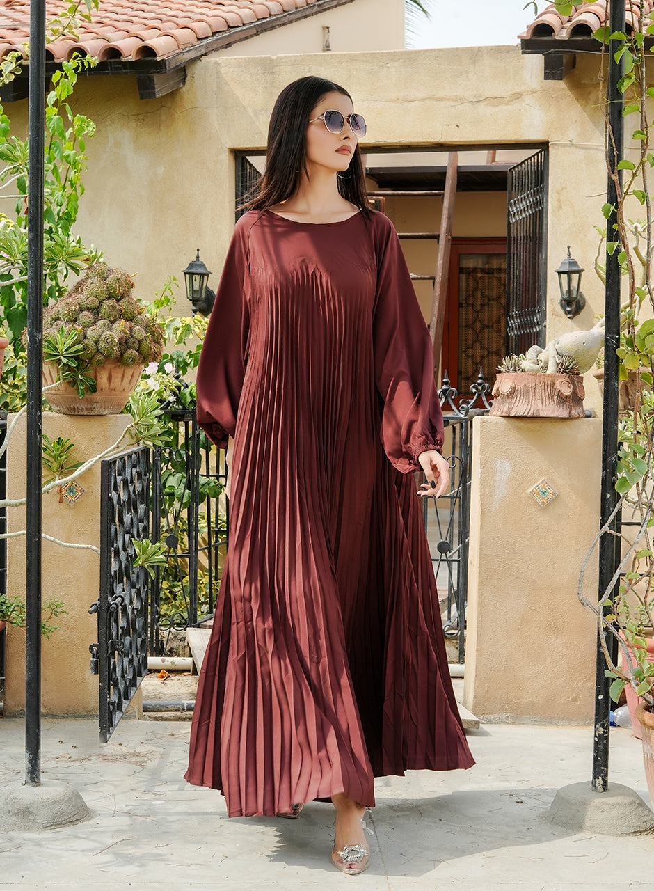 Maroon Pleated Kaftan with Heart-Shaped Embellished Belt