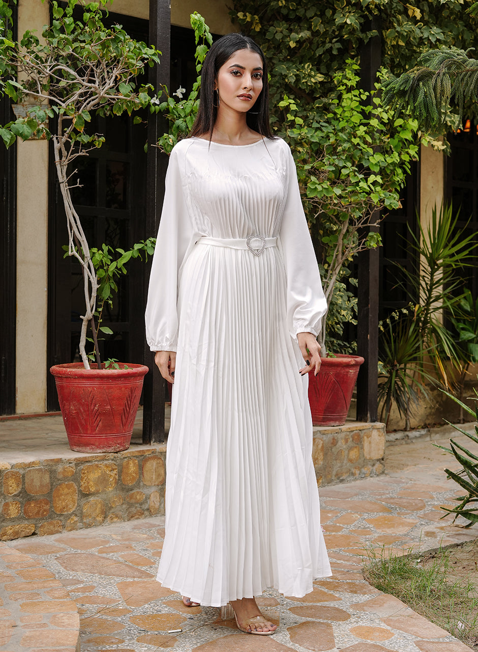 White Pleated Kaftan with Heart-Shaped Embellished Belt