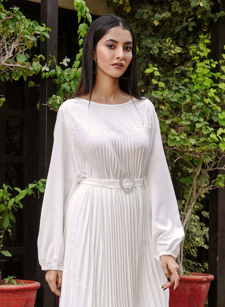 White Pleated Kaftan with Heart-Shaped Embellished Belt