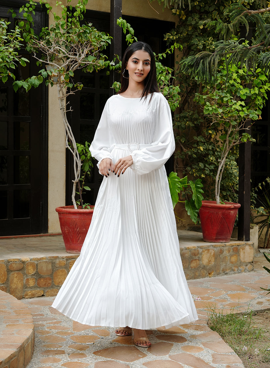 White Pleated Kaftan with Heart-Shaped Embellished Belt