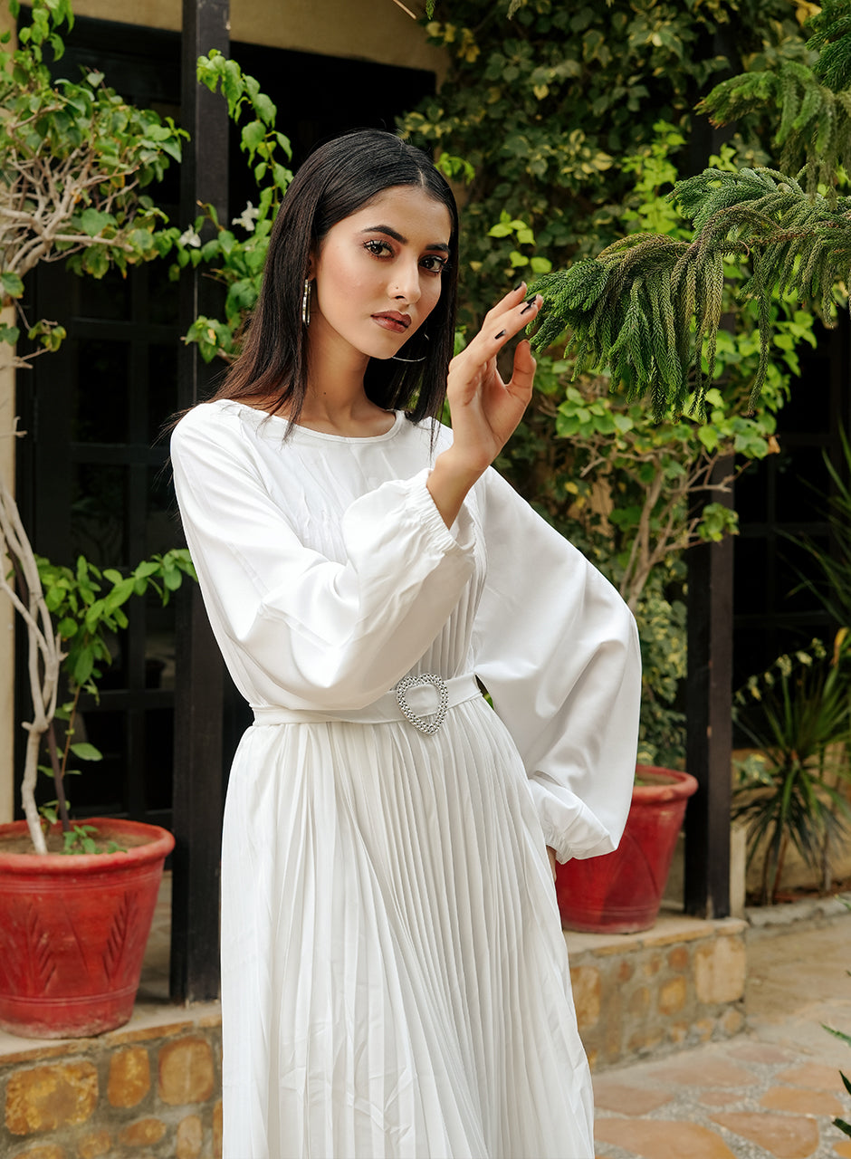 White Pleated Kaftan with Heart-Shaped Embellished Belt