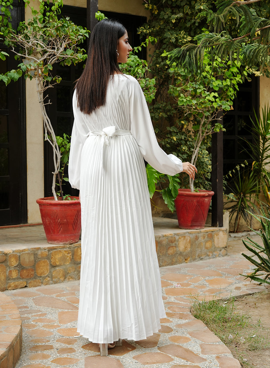 White Pleated Kaftan with Heart-Shaped Embellished Belt