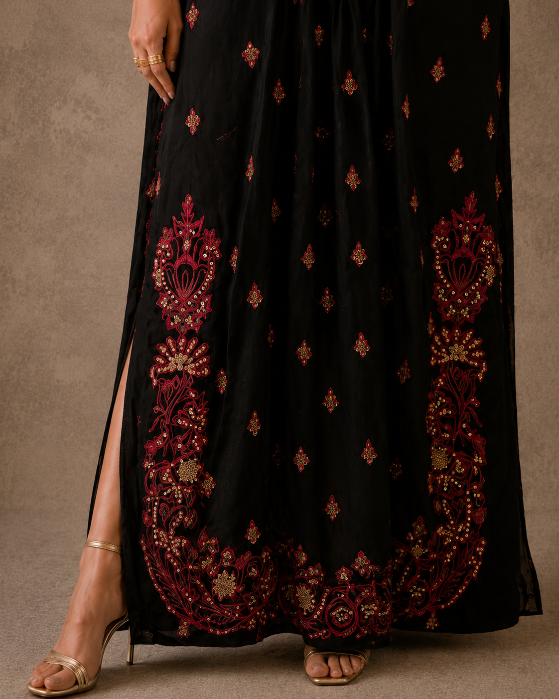 Embroidered Lawn Kaftan - Black